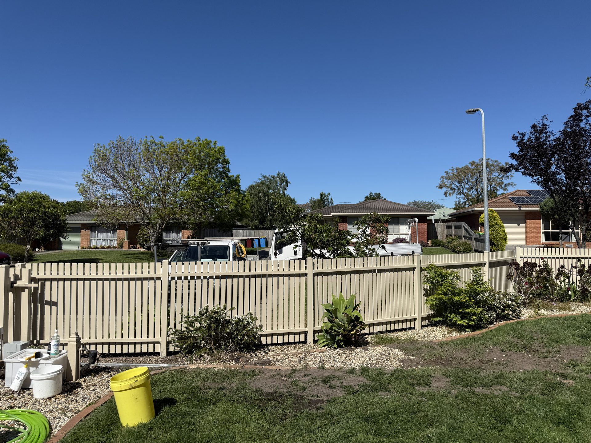 Beige aluminium picket fence, Melbourne