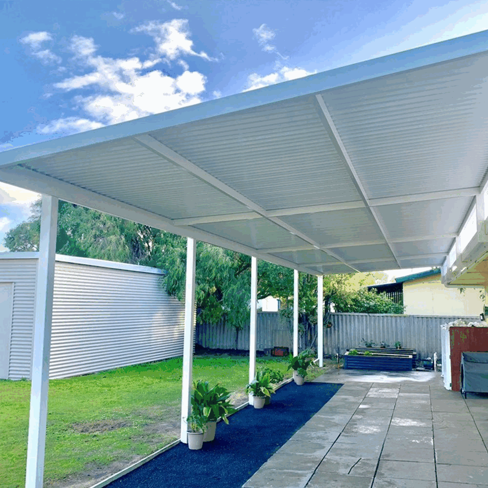 White flat-roof patio over backyard, Melbourne